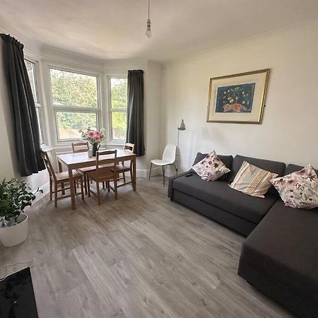 Modern 2 Bedroom Flat, Se6 Catford Экстерьер фото