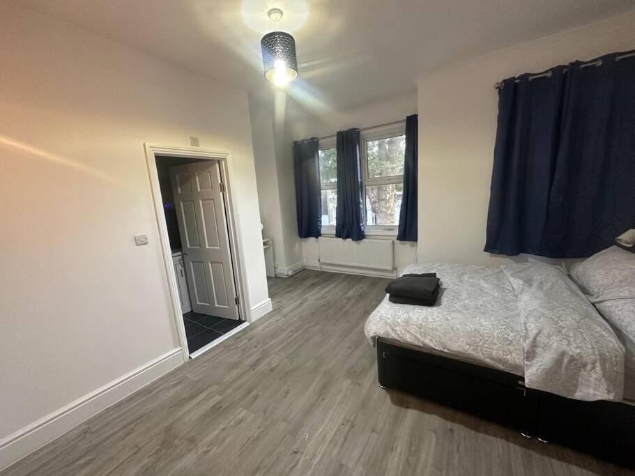 Modern 2 Bedroom Flat, Se6 Catford Экстерьер фото