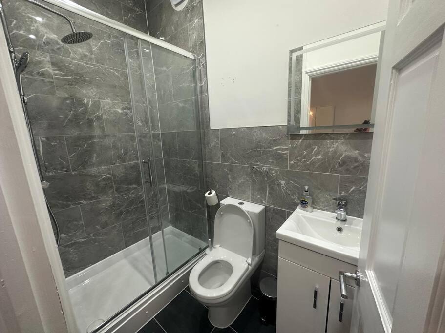 Modern 2 Bedroom Flat, Se6 Catford Экстерьер фото