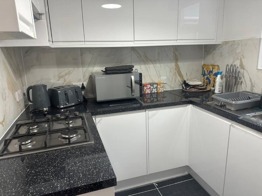 Modern 2 Bedroom Flat, Se6 Catford Экстерьер фото