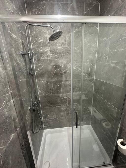 Modern 2 Bedroom Flat, Se6 Catford Экстерьер фото